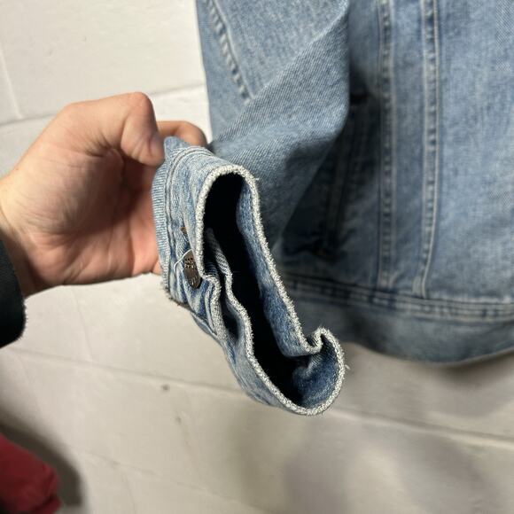 Vintage Lee Riveted Denim Trucker Jacket “Light Wash” - Picture 4 of 6